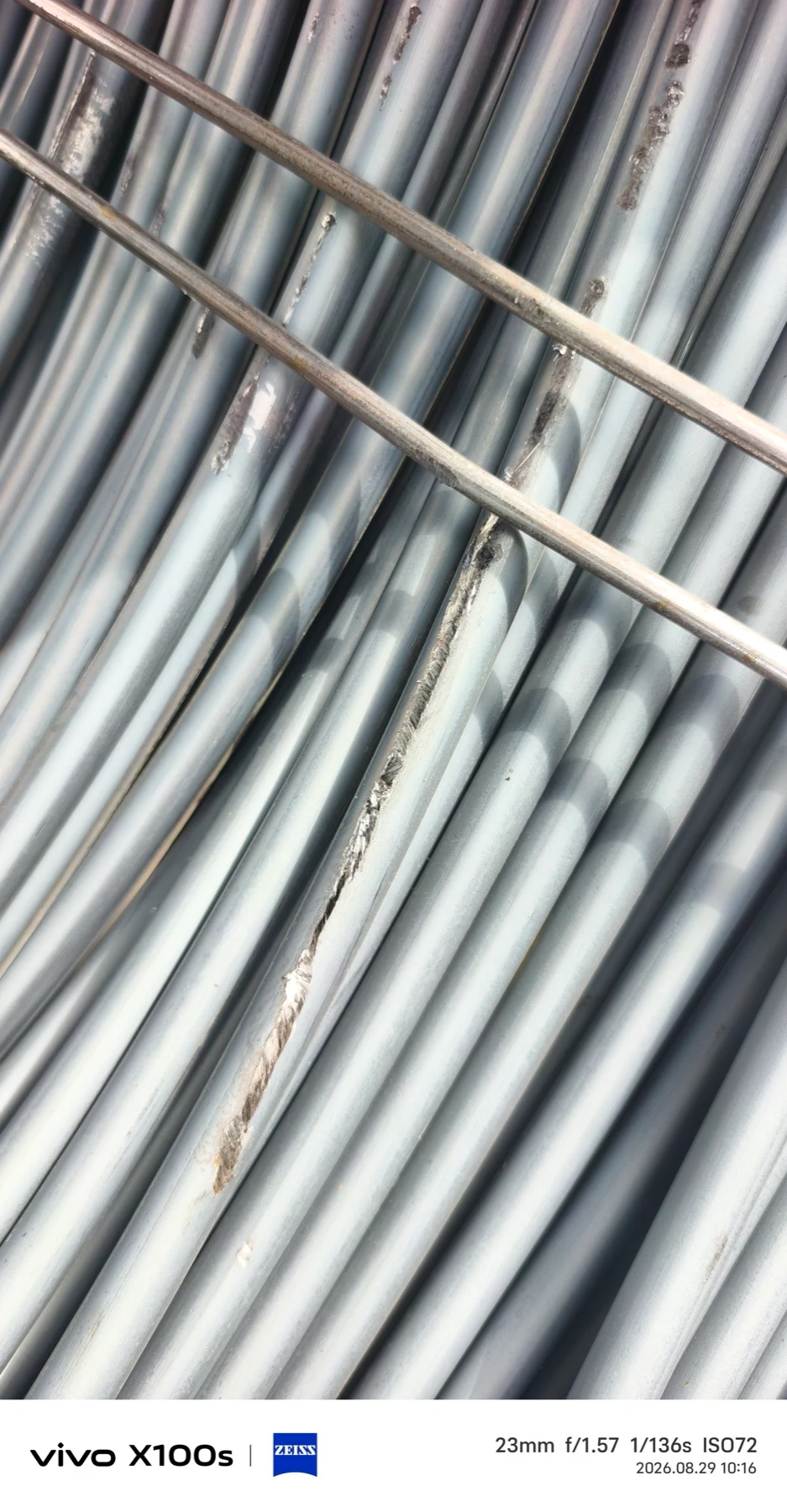 surface defects从哪里来?and why can they persist through to the finished cold-headed part??