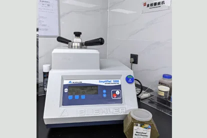 Metallographic mounting machine